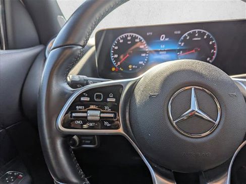 Used 2022 Mercedes-Benz GLA 250 4MATIC w/ Premium Package Lite image 8