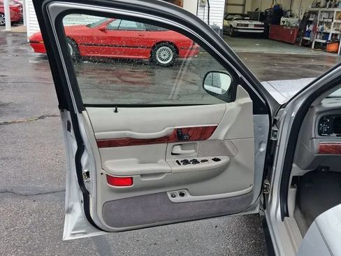 Used 2002 Mercury Grand Marquis LSE RWD image 13