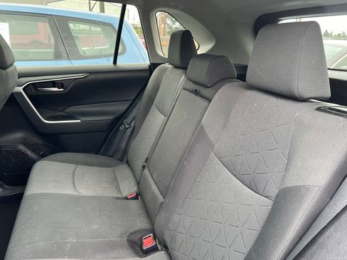 Used 2020 Toyota RAV4 XLE w/ Carpet Mat Package AWD/4WD image 6