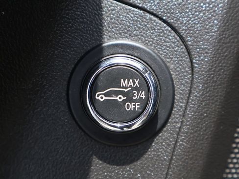 Used 2020 GMC Acadia SLT w/ Driver Alert Package II FWD image 31