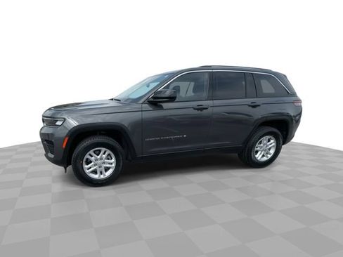 Used 2022 Jeep Grand Cherokee Laredo w/ Luxury Tech Group I image 4