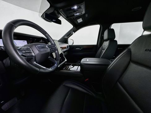 Used 2025 GMC Yukon XL Denali RWD image 19