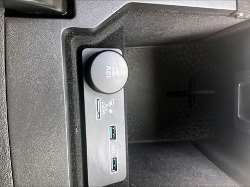 Used 2019 Jaguar E-PACE R-Dynamic S image 33