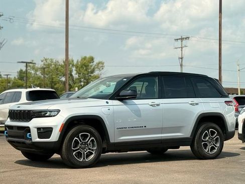 Used 2022 Jeep Grand Cherokee Trailhawk w/ Luxury Tech Group III AWD/4WD image 43