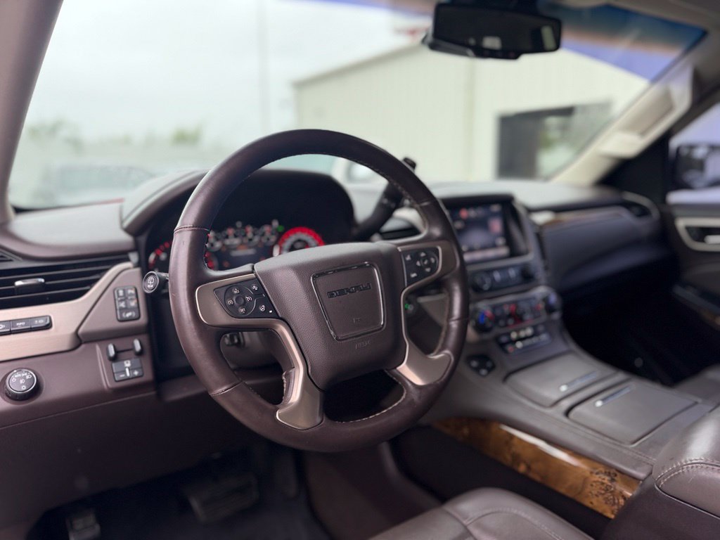 Used 2015 GMC Yukon XL Denali w/ Premium Package RWD image 14