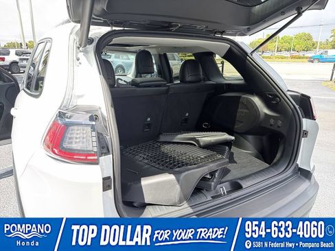 Used 2023 Jeep Cherokee Altitude Lux w/ Lux Elite Package AWD/4WD image 32