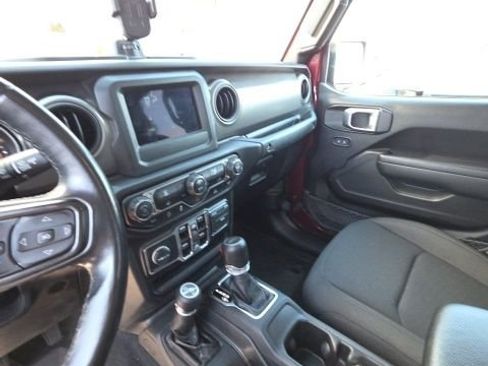 Used 2022 Jeep Gladiator Willys image 13
