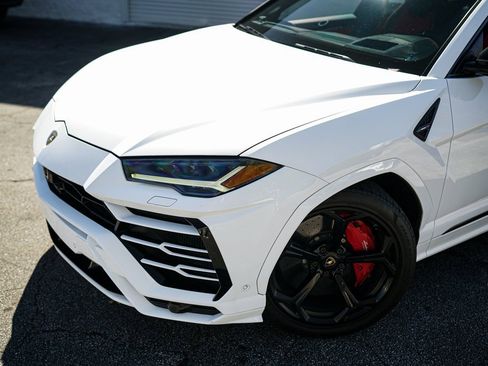 Used 2021 Lamborghini Urus image 2
