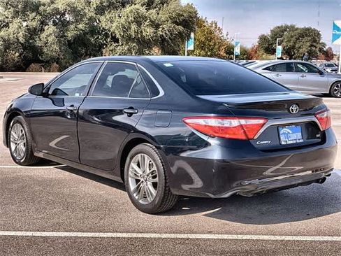 Used 2016 Toyota Camry SE image 4