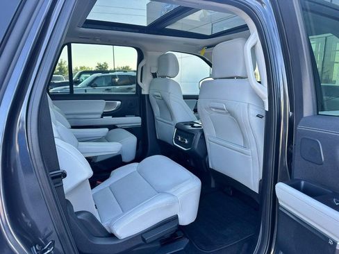 Used 2025 Ford Expedition Max Platinum w/ Driver's Package AWD/4WD image 14