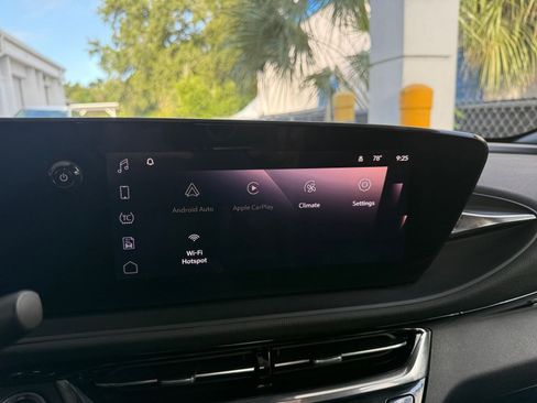 Used 2025 Buick Envista Sport Touring image 21