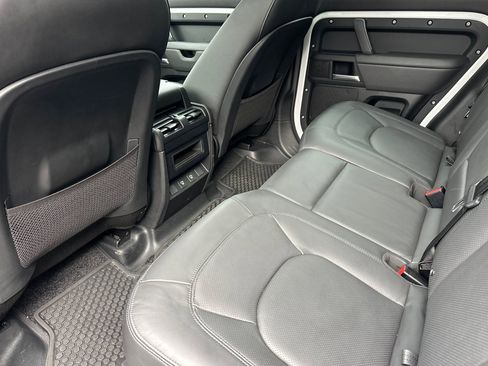 Used 2025 Land Rover Defender 110 S image 26