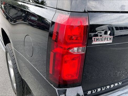 Used 2019 Chevrolet Suburban LT RWD image 31
