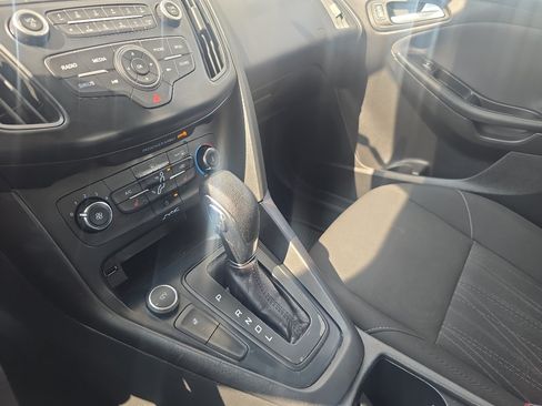 Used 2017 Ford Focus SE w/ Cold Weather Package FWD image 19