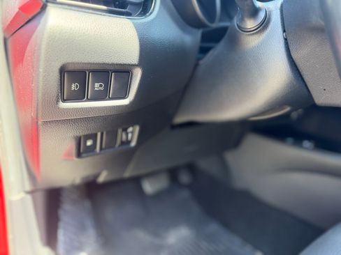 Used 2018 Toyota C-HR XLE FWD image 17