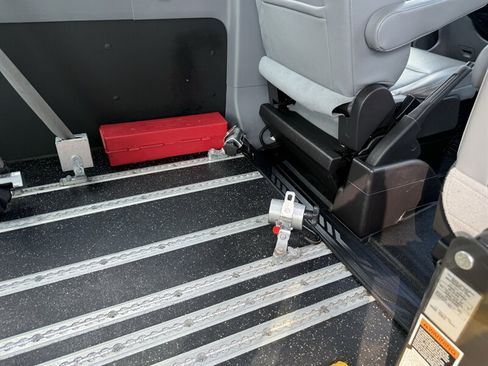 Used 2019 Ford Transit 150 XL RWD image 28