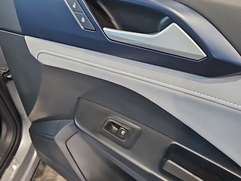 Used 2024 Volkswagen Taos SE image 12