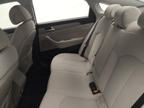 Used 2015 Hyundai Sonata SE w/ Option Group 09 FWD image 18