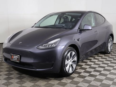 Used 2021 Tesla Model Y Long Range image 9