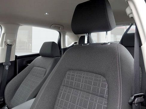 Used 2025 Honda HR-V LX image 10