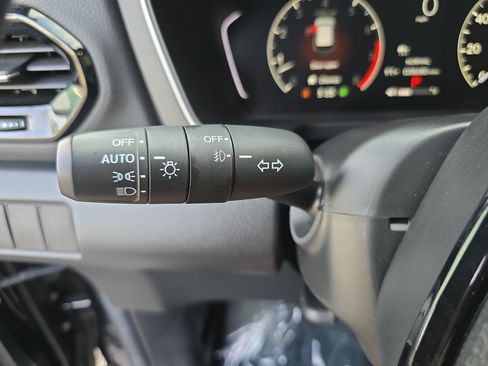 Used 2025 Honda Pilot Sport image 26
