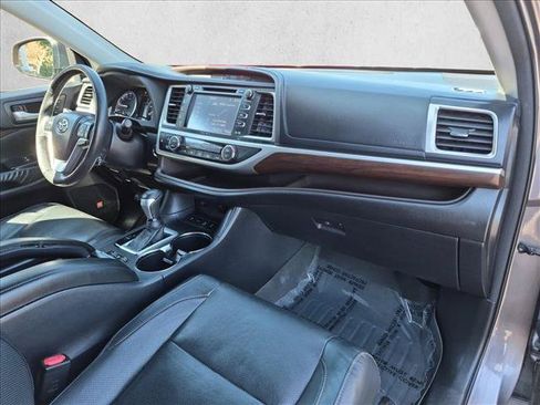 Used 2014 Toyota Highlander Limited Platinum AWD/4WD image 23
