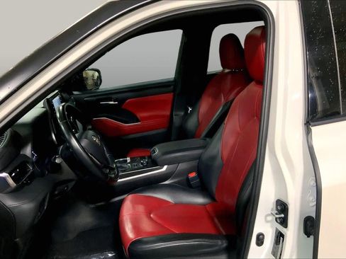 Used 2021 Toyota Highlander XSE AWD/4WD image 8