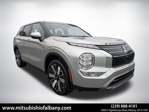 New 2025 Mitsubishi Outlander SE image 1