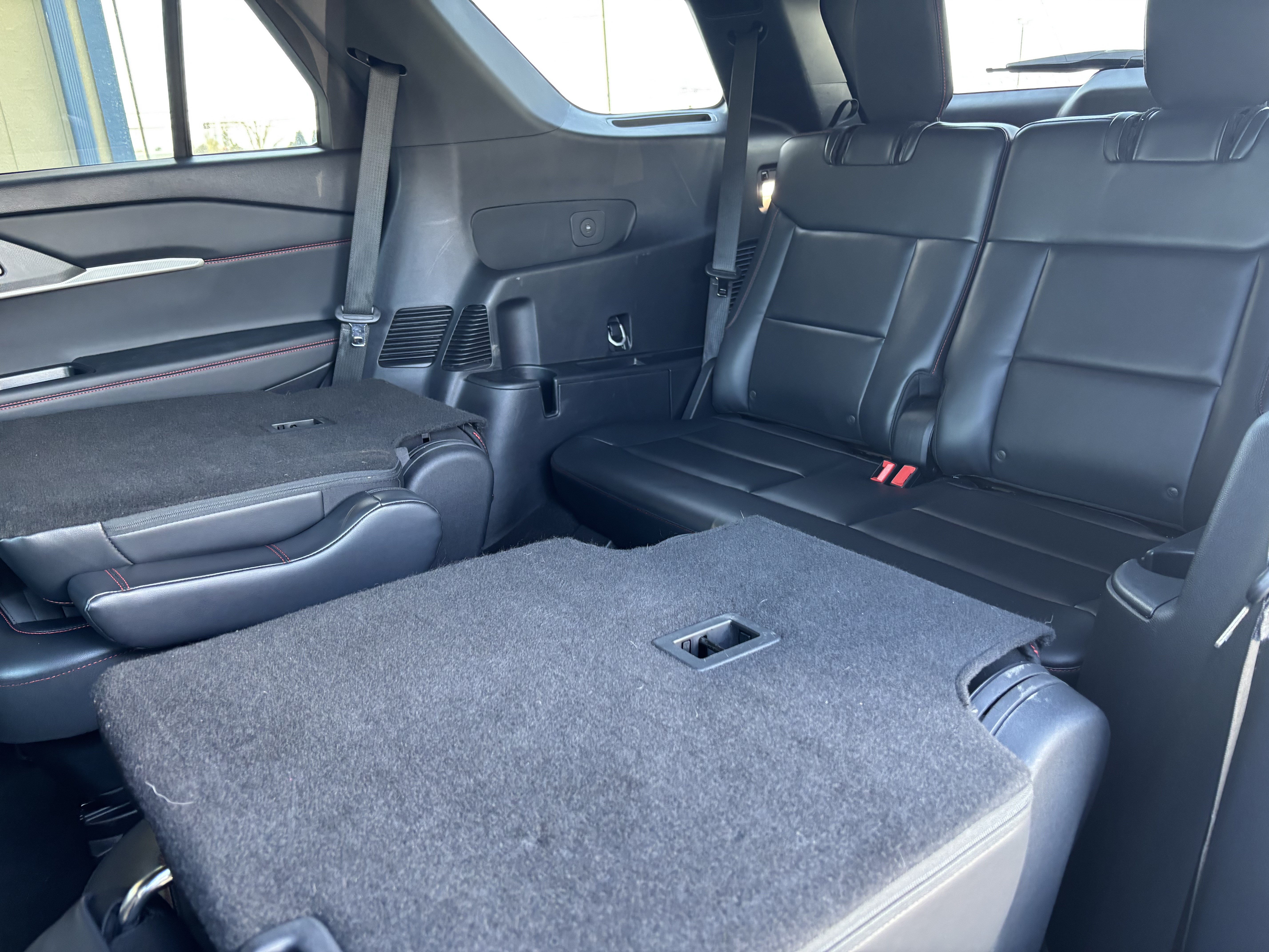 Used 2025 Ford Explorer ST-Line AWD/4WD image 25