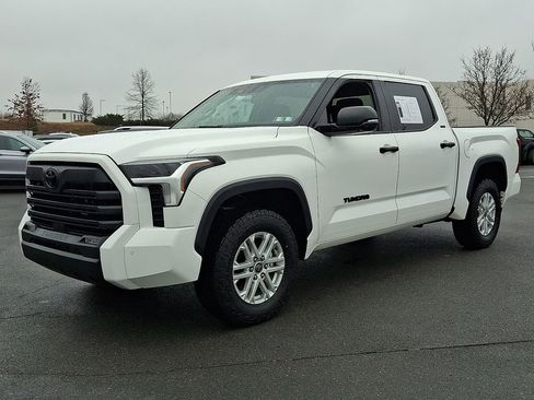 Used 2022 Toyota Tundra SR5 w/ SR5 Convenience Package AWD/4WD image 5