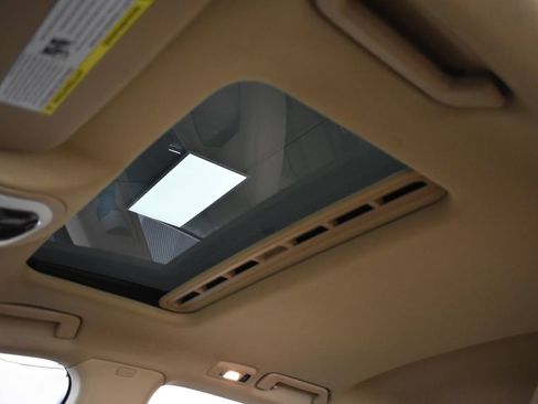 Used 2015 Porsche Panamera 4 w/ Premium Package Plus image 27