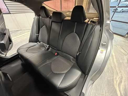 Used 2019 Toyota Camry SE image 7