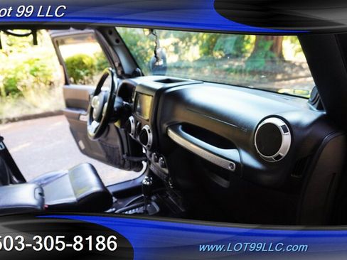 Used 2011 Jeep Wrangler Unlimited 70th Anniversary w/ Connectivity Group AWD/4WD image 19