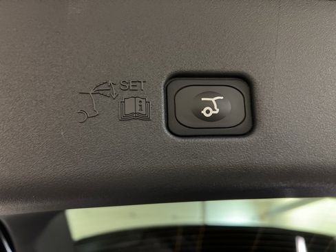 Used 2025 Lincoln Nautilus Premier w/ Equipment Group 102A image 28