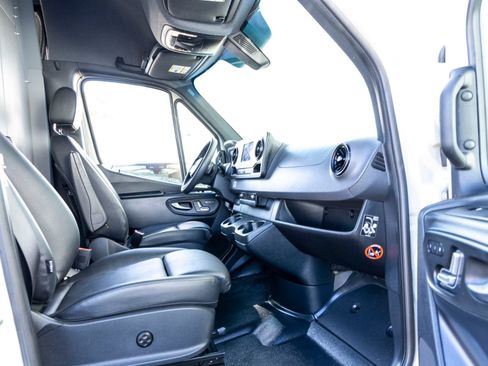 Used 2022 Mercedes-Benz Sprinter 2500 w/ Acoustic Package image 23