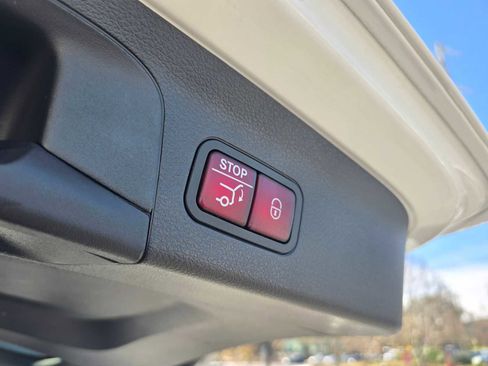 Used 2024 Mercedes-Benz GLS 450 4MATIC image 18