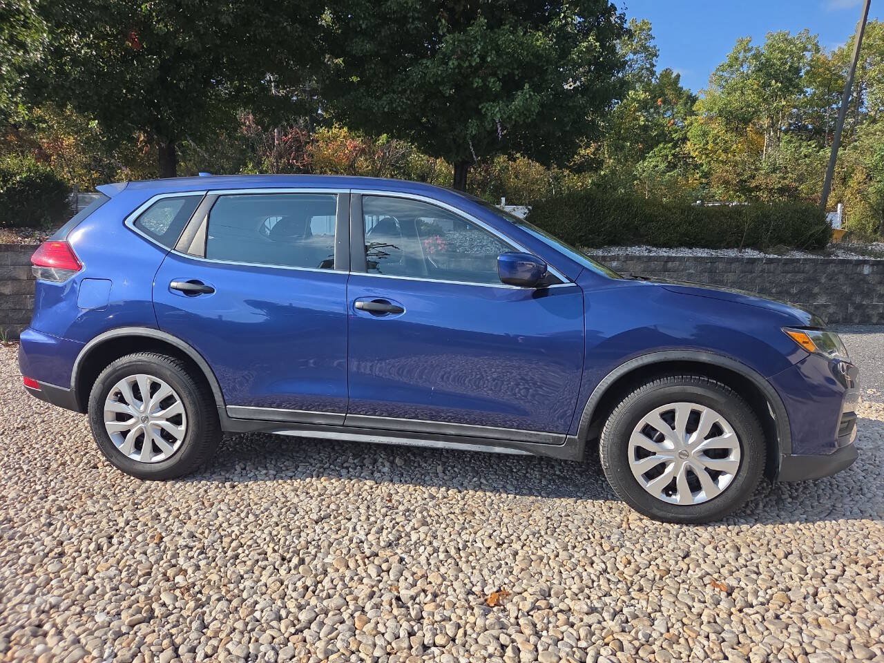 Used 2017 Nissan Rogue S FWD image 8