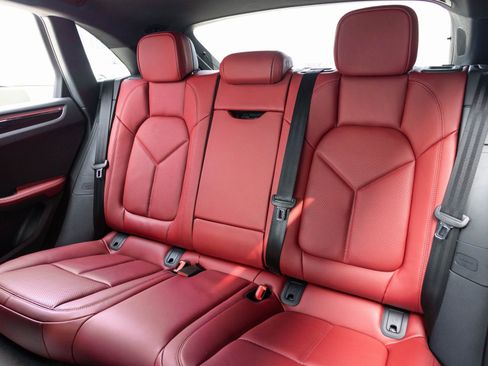 Certified 2025 Porsche Macan image 24