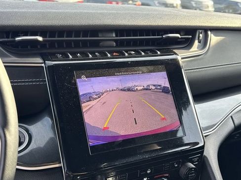 Used 2022 Jeep Grand Cherokee Altitude image 23