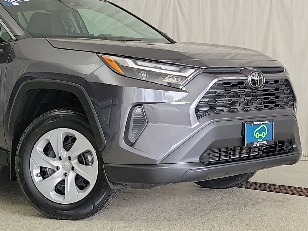 Used 2024 Toyota RAV4 LE AWD/4WD image 6