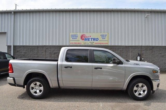 Used 2025 RAM 1500 Big Horn AWD/4WD image 9
