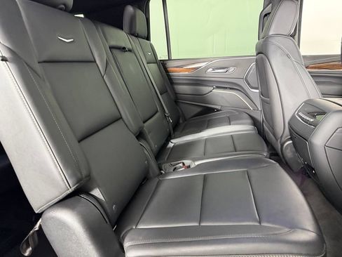Used 2024 Cadillac Escalade ESV Luxury RWD image 33