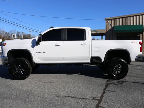 Used 2022 Chevrolet Silverado 2500 LT w/ Convenience Package image 2