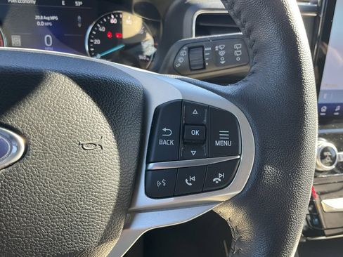 Used 2023 Ford Explorer Limited w/ Limited Technology Package image 9