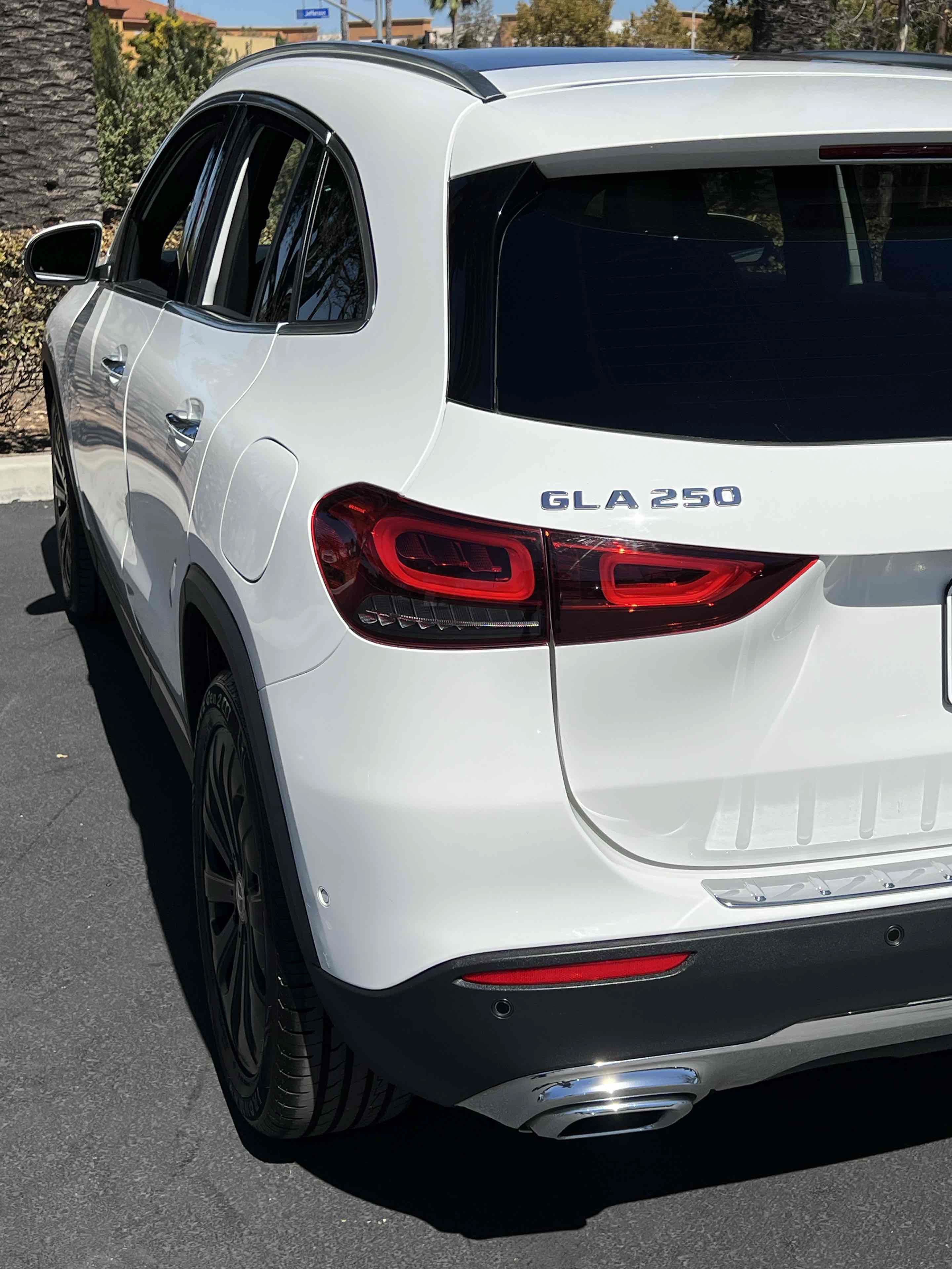 Used 2021 Mercedes-Benz GLA 250 4MATIC w/ Premium Package image 60