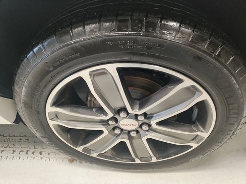 Used 2019 GMC Acadia Denali image 20