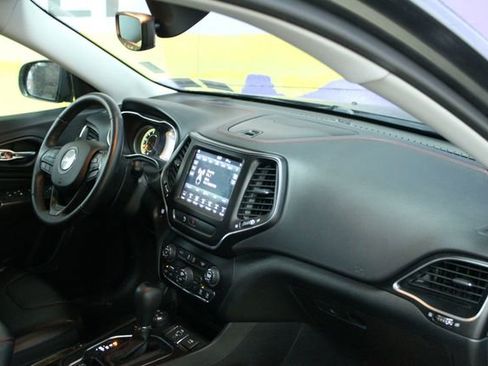 Used 2019 Jeep Cherokee Trailhawk w/ Comfort & Convenience Group image 12