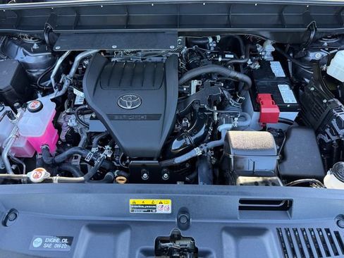 Certified 2024 Toyota Highlander XLE AWD/4WD image 42