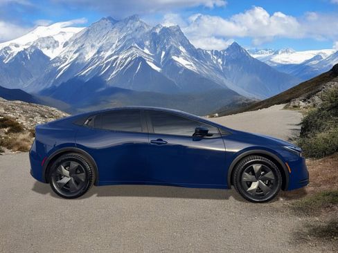 Used 2023 Toyota Prius LE image 6