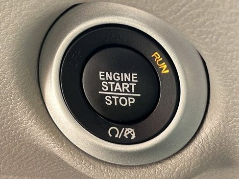 Used 2022 Chrysler Voyager LX image 20